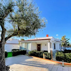 Ciachea Con Giardino E Parcheggio In Sicilia Carini